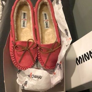 Minnetonka pink suede moccasin slippers NEW